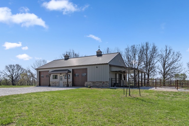 Country Barn Estate — Branson real estate exterior photography