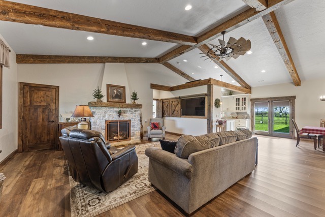 Grand Living Room — Branson real estate interior photography
